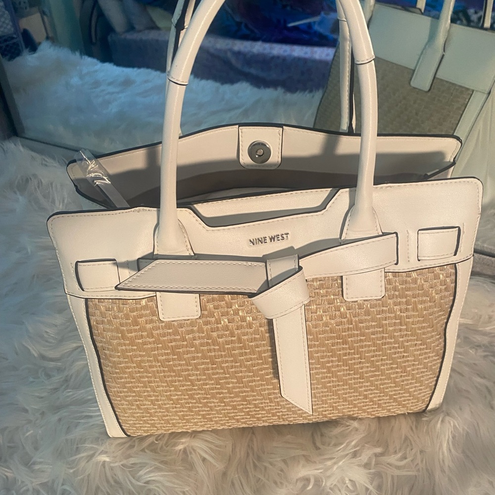 Nine West Beautiful White Leather Handbag with a long shoulder strap Brand New